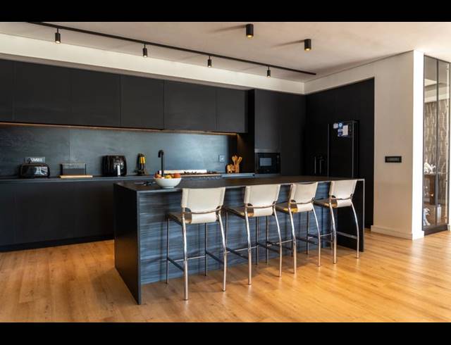 5 BEDROOM HOUSE FOR SALE IN VAL DE VIE ESTATE